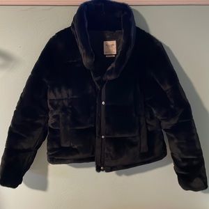 Gorgeous Abercrombie Mini Puffer. Size L